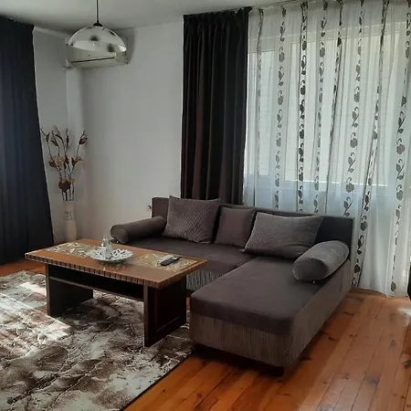 ризови Apartament *